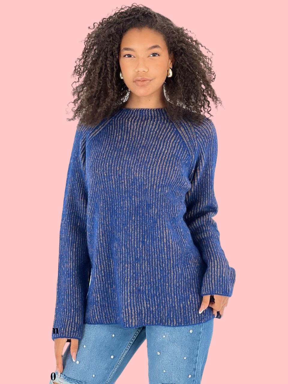Плетен Пуловер в Кралско Синьо с Блестящи Вертикални Раета