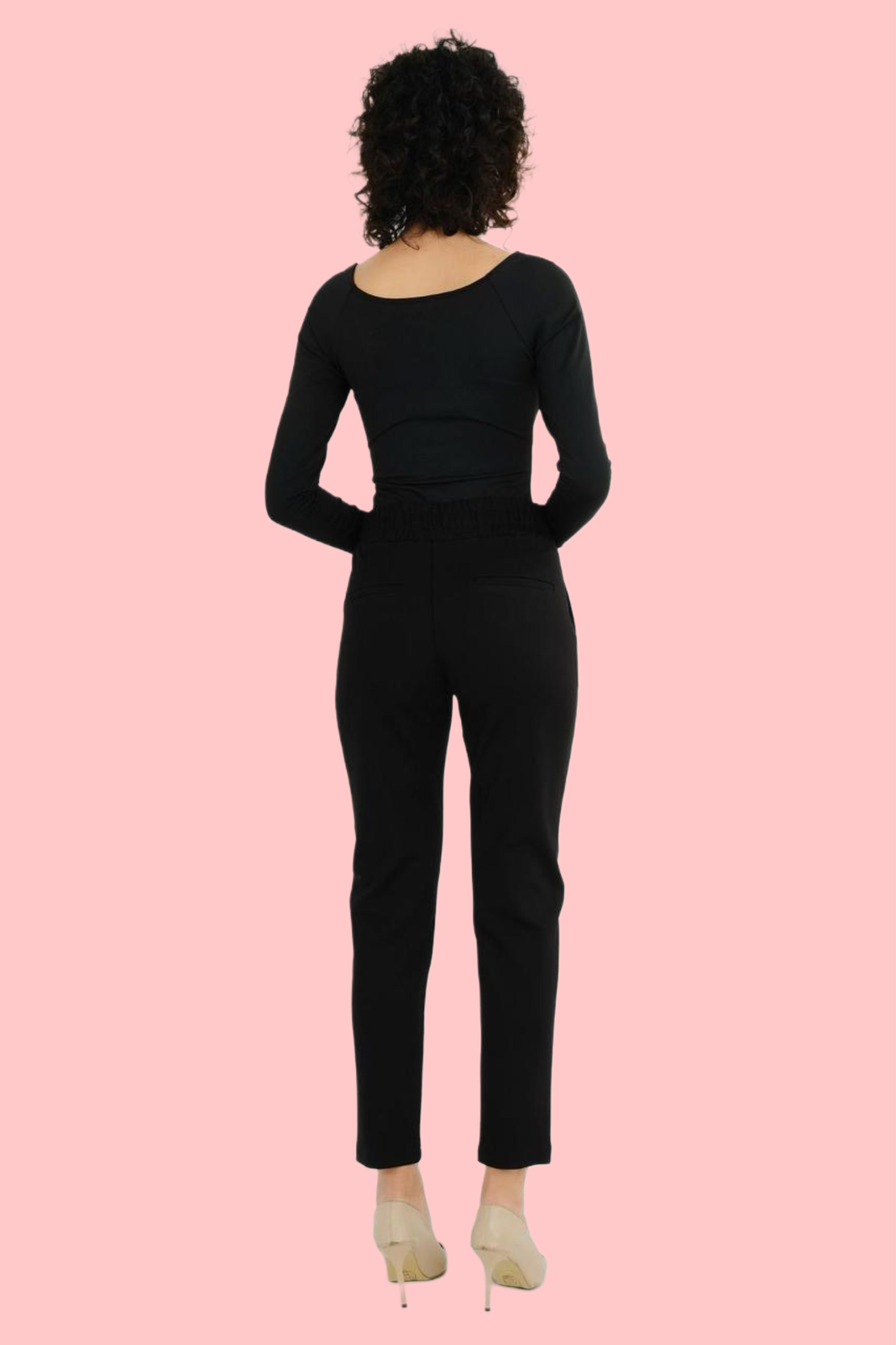 Черен Дамски Панталон с Комбиниран Дизайн: Еко Кожа Отпред, Плат Отзад