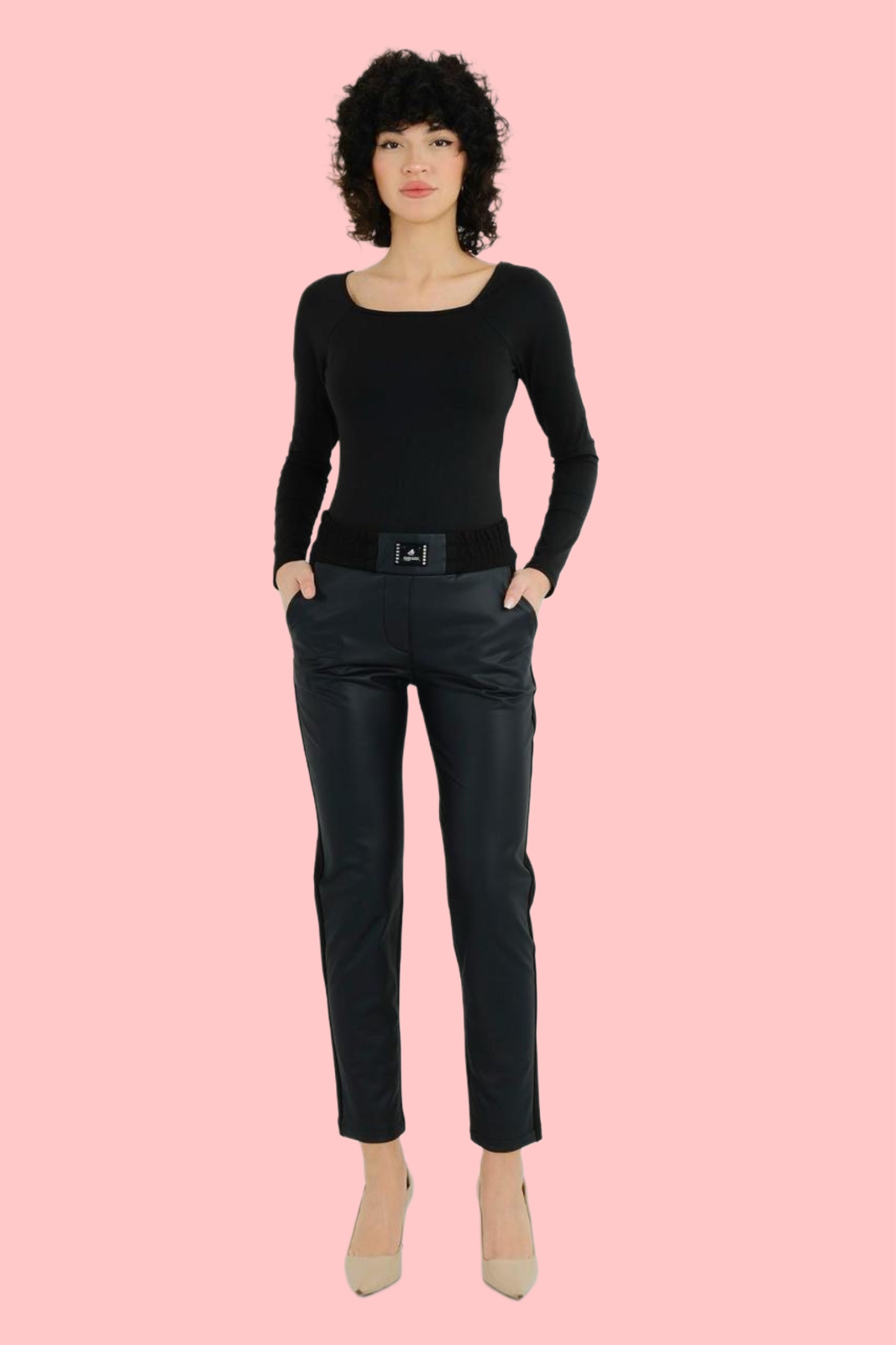 Черен Дамски Панталон с Комбиниран Дизайн: Еко Кожа Отпред, Плат Отзад