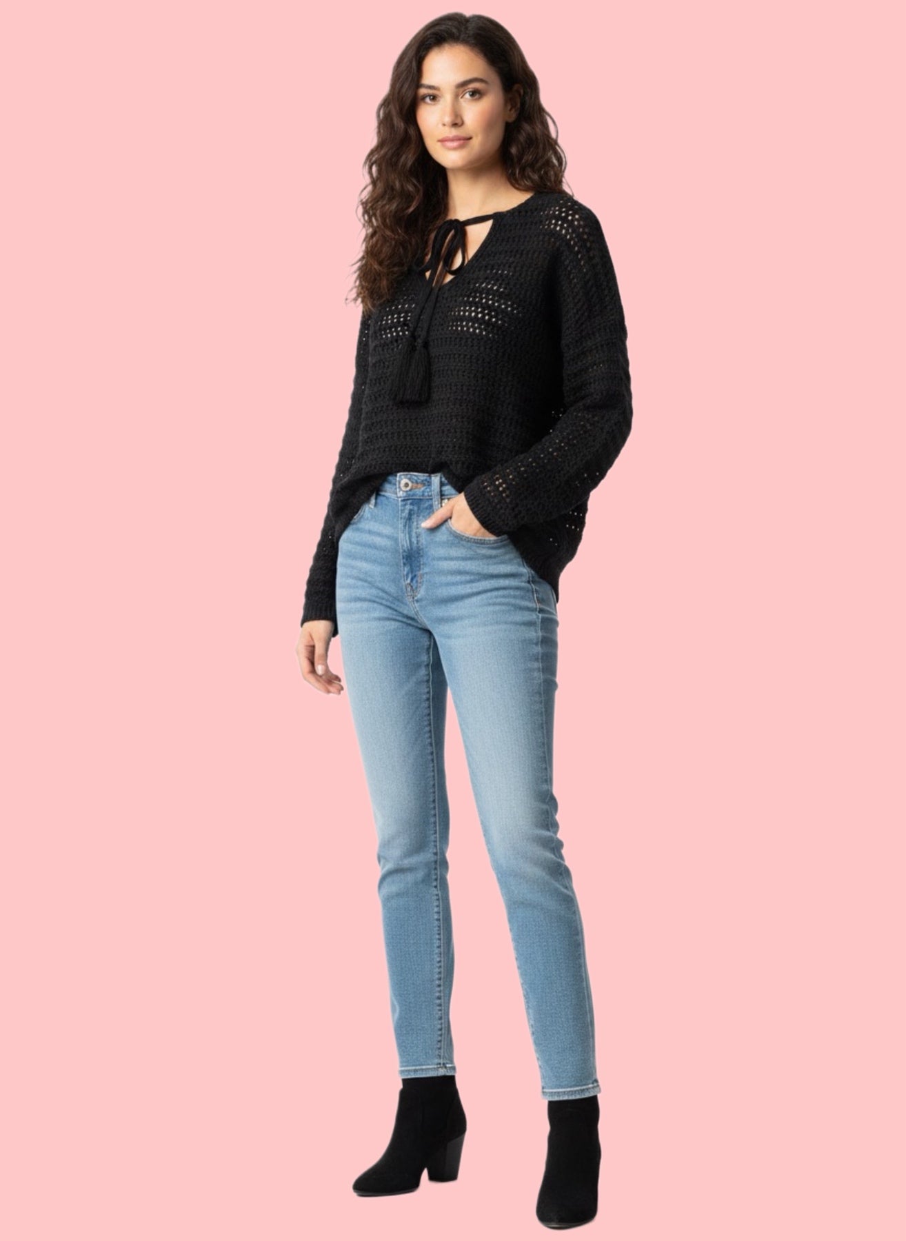 Дамски Плетен Пуловер с Ажурена Плетка и Връзки на Деколтето (Черен)